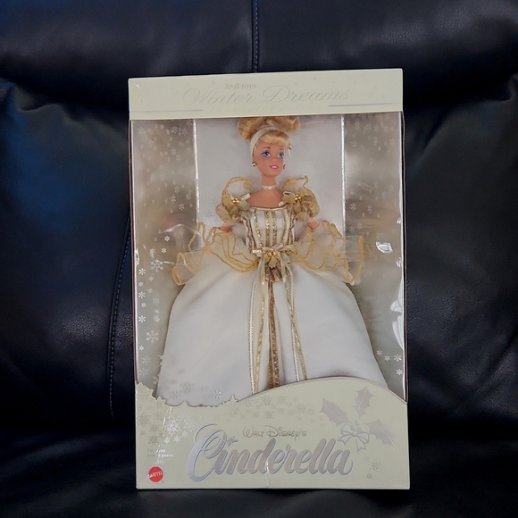 KB TOYS WINTER DREAMS SPECIAL EDITION BARBIE CINDERELLA - Picture 1 of 6
